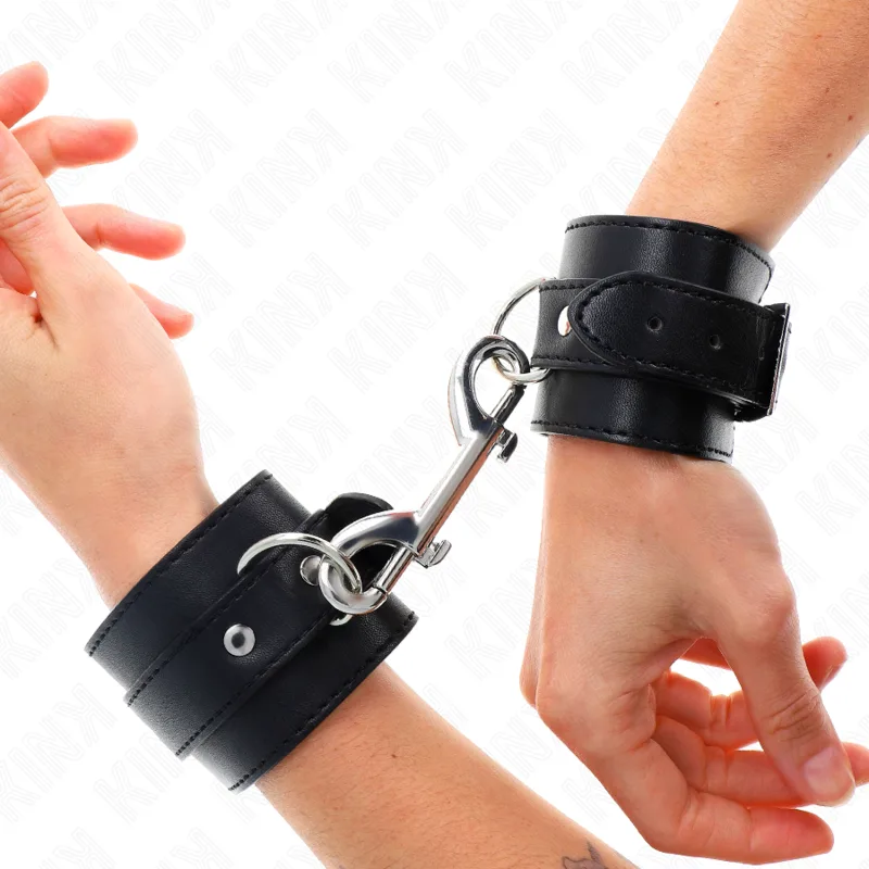 Kink Wrist Restraints – Single Rivet Row & Large Buckle, Black Adjustable Cuffs (17–28 cm x 5 cm)