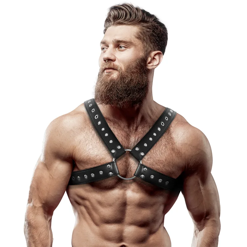 Fetish Submissive Attitude - Herrbröstsele i Eco-Läder med Korsande Remmar och Nitar